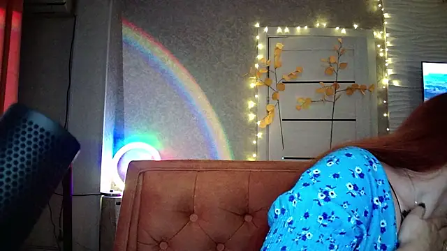 LolaMint  online show from October 2025 02:40:01 PM