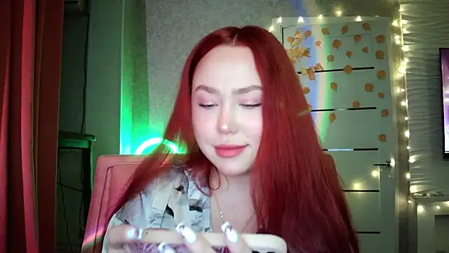 LolaMint  online show from October 2025 12:56:01 PM