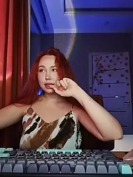 LolaMint  online show from November 2025 12:41:02 PM