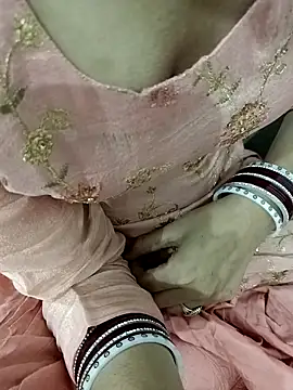 HOT-CPL-11 online show from November 2025 05:55:02 PM