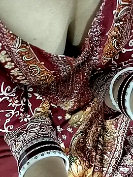 HOT-CPL-11 online show from November 2025 05:56:01 PM