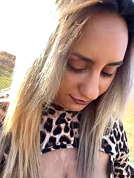 SinfulLovers33 online show from November 2025 11:45:01 AM