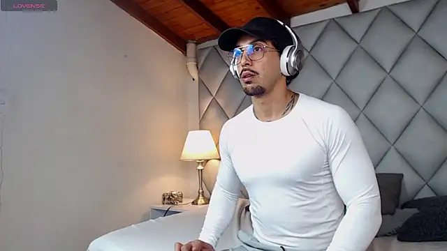 Snapshot of Liam_Espinoza chatting on October 2025 07:58:02 PM Liam Espinoza online show from October 2025 07:58:02 PM