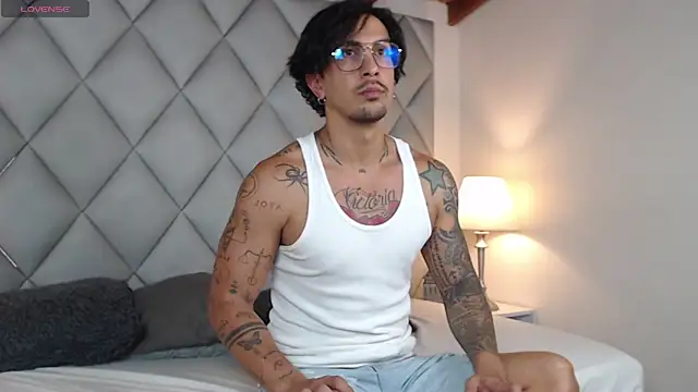 Snapshot of Liam_Espinoza chatting on October 2025 07:25:02 PM Liam Espinoza online show from October 2025 07:25:02 PM