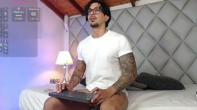 Snapshot of Liam_Espinoza chatting on October 2025 07:27:02 PM Liam Espinoza online show from October 2025 07:27:02 PM