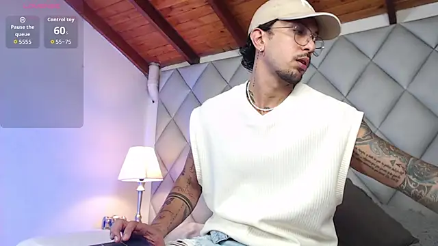 Snapshot of Liam_Espinoza chatting on October 2025 07:59:01 PM Liam Espinoza online show from October 2025 07:59:01 PM