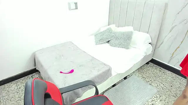 Snapshot of Amira_mansour chatting on November 2025 08:09:01 PM Amira mansour online show from November 2025 08:09:01 PM