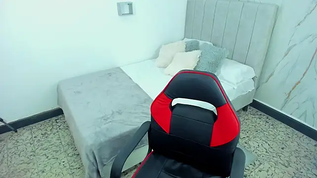 Snapshot of Amira_mansour chatting on November 2025 06:48:02 PM Amira mansour online show from November 2025 06:48:02 PM