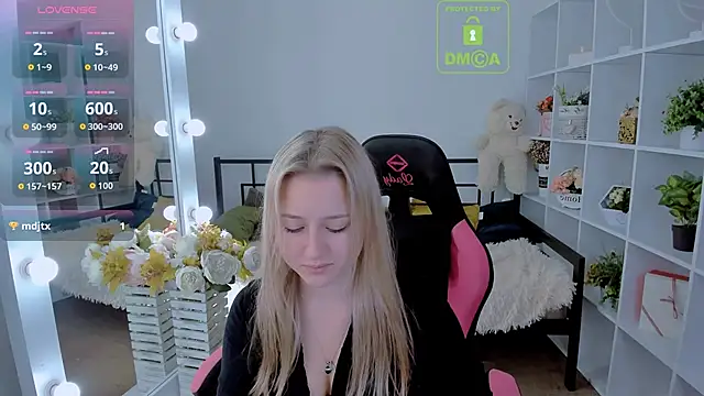 Lulu   Moon online show from October 2025 06:59:01 AM