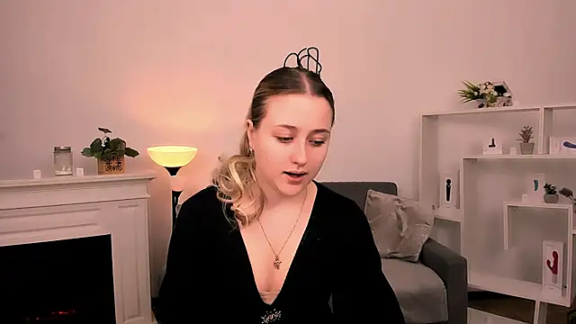 Lulu   Moon online show from April 2026 09:04:02 PM