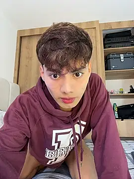 Snapshot of santi_Rush chatting on October 2025 09:28:02 PM santi Rush online show from October 2025 09:28:02 PM