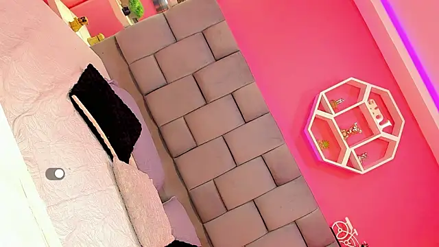 KIISHANNY online show from November 2025 08:44:01 PM