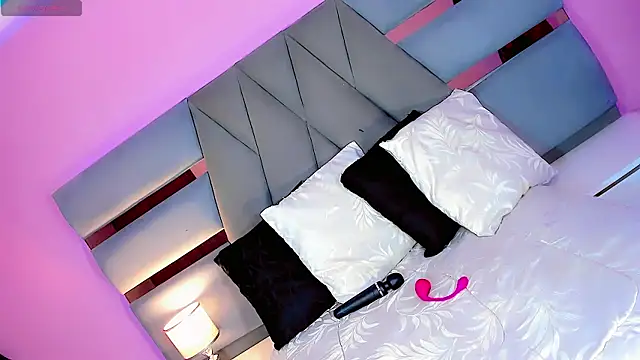 KIISHANNY online show from April 2026 09:39:33 PM