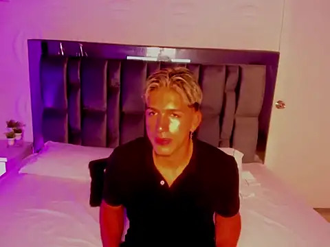 Snapshot of MathiasTaylorr chatting on October 2025 07:36:02 PM MathiasTaylorr online show from October 2025 07:36:02 PM