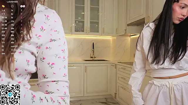 Snapshot of Lustrous_Moon chatting on December 2025 03:10:01 PM Lustrous Moon online show from December 2025 03:10:01 PM