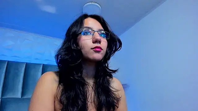 HollyPeach online show from November 2025 07:57:01 PM