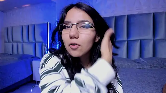 HollyPeach online show from March 2026 05:50:02 PM