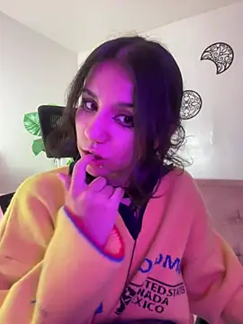 HollyPeach online show from July 2026 09:44:02 AM