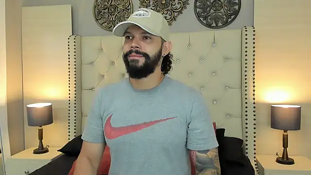 AlukardBig online show from November 2025 12:18:01 PM