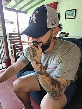 Snapshot of AlukardBig chatting on March 2026 05:19:02 PM AlukardBig online show from March 2026 05:19:02 PM