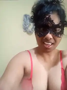 Expose Queen online show from February 2026 06:32:02 AM