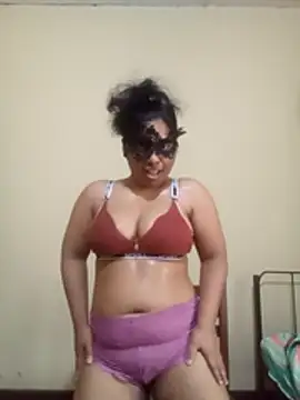 Expose Queen online show from March 2026 06:19:01 AM