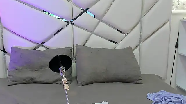 Snapshot of GabbiePrice chatting on May 2026 11:42:02 AM GabbiePrice online show from May 2026 11:42:02 AM