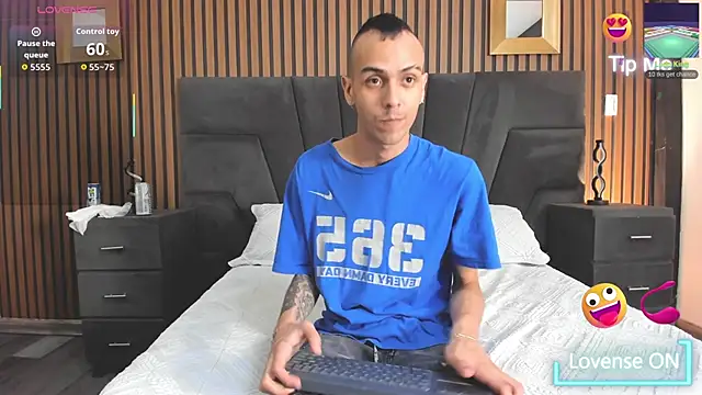 DerryAndIzzy online show from November 2025 04:13:01 AM