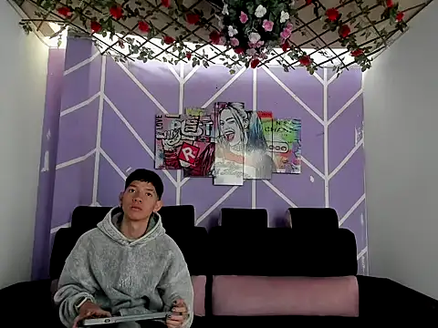 heyy noah11 online show from February 2026 01:03:01 PM