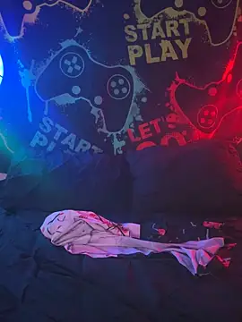 MiniMonroe online show from November 2025 07:08:02 AM