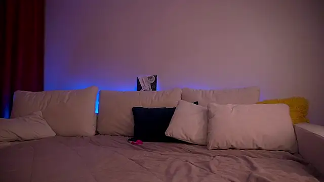  infinitespring  online show from October 2025 07:21:01 AM