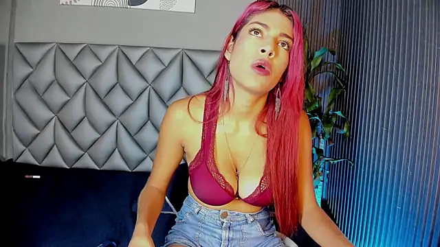 Luna Ember online show from November 2025 12:27:01 PM