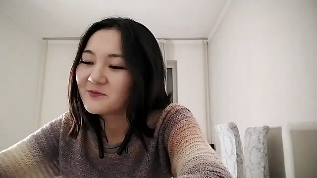 Lyndasilk online show from November 2025 03:33:02 PM