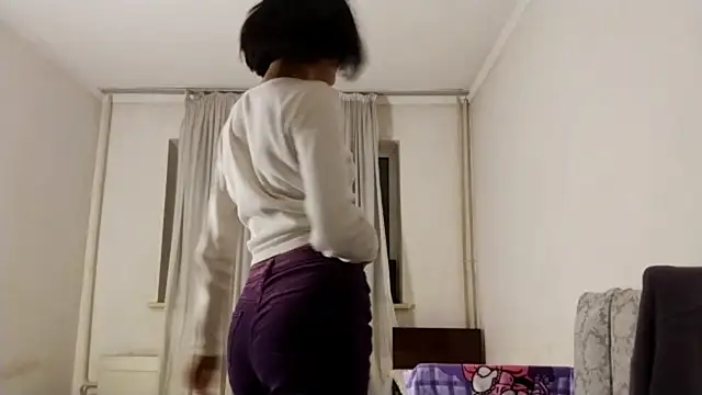 Lyndasilk online show from November 2025 03:34:01 PM