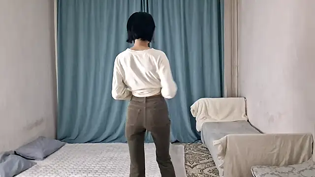 Lyndasilk online show from March 2026 04:18:01 PM