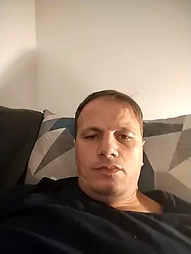 Snapshot of Iuliancatalin38 chatting on October 2025 06:28:02 PM Iuliancatalin38 online show from October 2025 06:28:02 PM