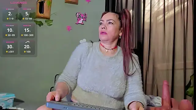 Snapshot of Sharlott_smith chatting on November 2025 07:13:02 PM Sharlott smith online show from November 2025 07:13:02 PM