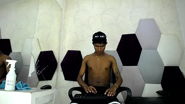 Snapshot of Mick_storm chatting on February 2026 07:35:01 PM Mick storm online show from February 2026 07:35:01 PM