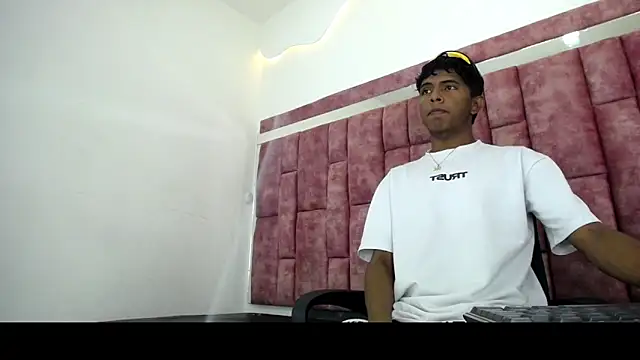 Mick storm online show from April 2026 06:56:02 PM