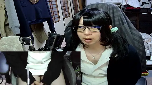 Snapshot of harinyanxxx chatting on February 2026 03:00:01 PM harinyanxxx online show from February 2026 03:00:01 PM