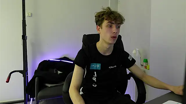 Nathan Rusu online show from November 2025 08:41:02 PM