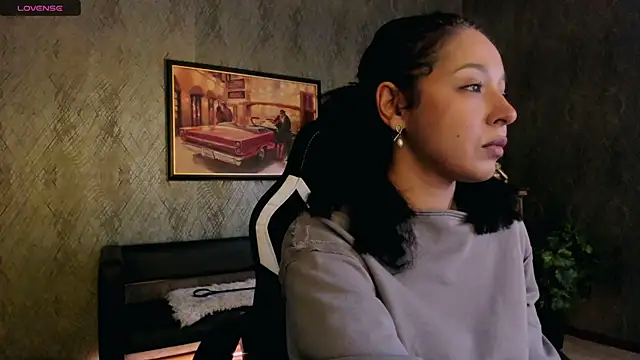 Snapshot of Aisha_Goldstein chatting on November 2025 12:08:02 PM Aisha Goldstein online show from November 2025 12:08:02 PM