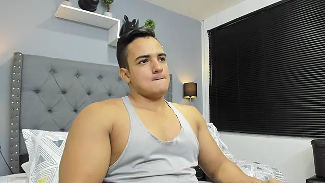 violeta and maxx online show from November 2025 12:24:02 AM