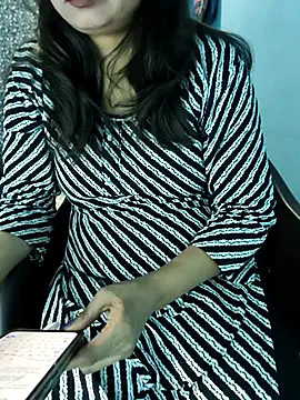 Model Show01 online show from November 2025 03:22:02 PM