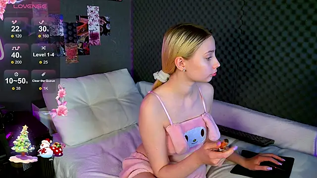 Fluffy Cloude online show from January 2026 02:28:02 AM