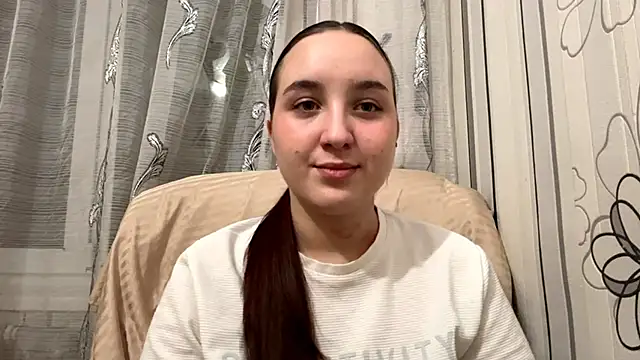 Snapshot of DaisyMolly chatting on October 2025 04:44:02 PM DaisyMolly online show from October 2025 04:44:02 PM