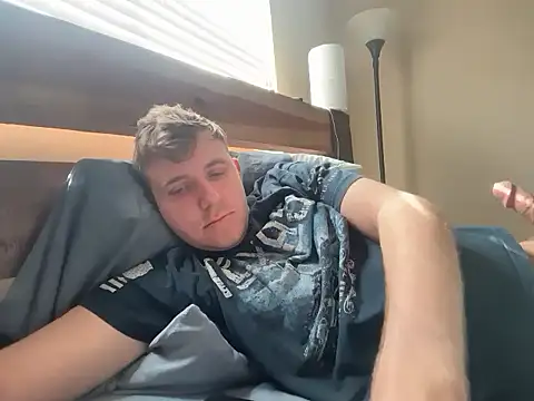 Snapshot of eddieeeeee1232 chatting on December 2025 06:01:02 PM eddieeeeee1232 online show from December 2025 06:01:02 PM