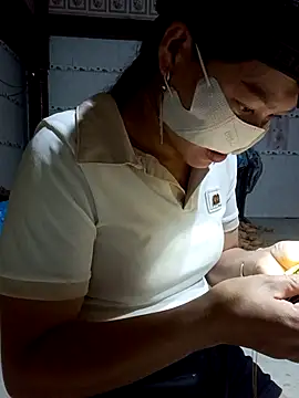 Snapshot of nat-tri chatting on October 2025 05:57:01 PM nat-tri online show from October 2025 05:57:01 PM