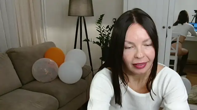 LittleNicolee online show from November 2025 08:09:01 PM