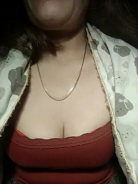 YiyinLy online show from November 2025 07:18:02 PM